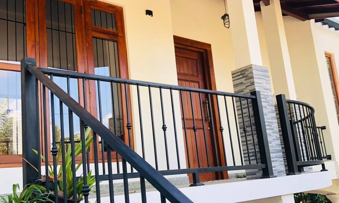 Katugastota House | Bluminz Homes provides accommodation with mountain views. 10 min from the city.