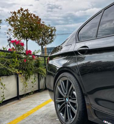 Vake-Saburtalo Boat Rental | BMW 535i