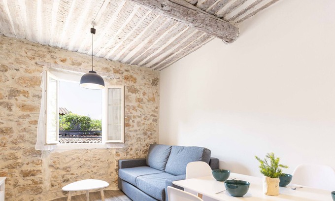 Antibes Old Town Apartment | BNB RENTING Chez Dominique - 1 bedroom Center Antibes Migrainier3D