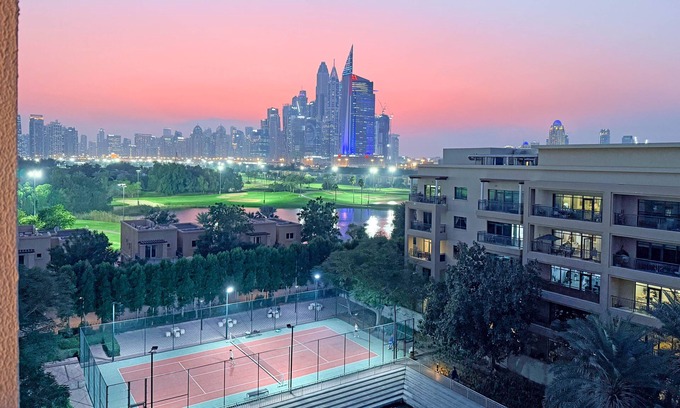 Dubai Apartment | bnbme - Golf Tower - 2 BDR