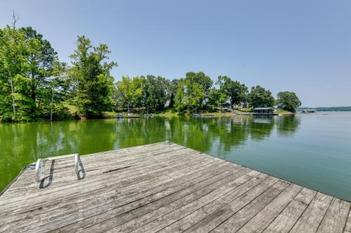 Dandridge House | Boat Dock Family-Friendly Douglas Lake Home!