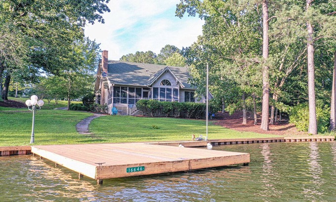Ninety Six House | Boat Drinks: Awesome home in great neighborhood on Greenwood side