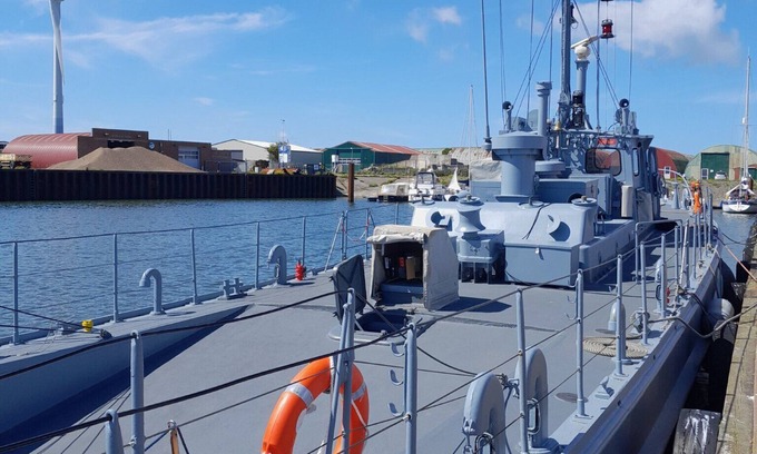 Leer Boat Rental | Boat 'Ferienwohnung 'bootsferien' with Private Terrace