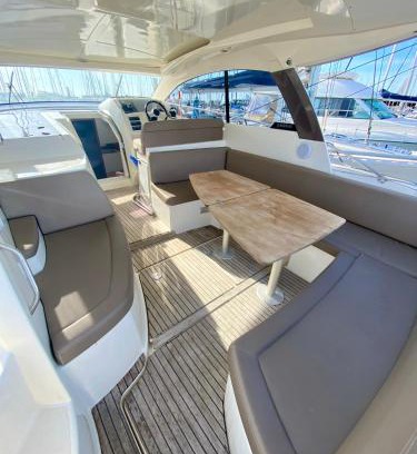 Charente-Maritime Boat Rental | BOAT PARADISE LA ROCHELLE - Leader 10