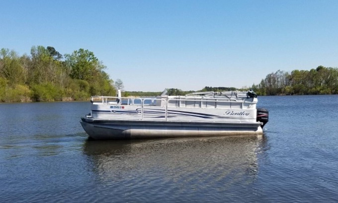 Summerton Boat Rental | BOAT Rental Only - Bentley Pontoon with new Garmin electronics