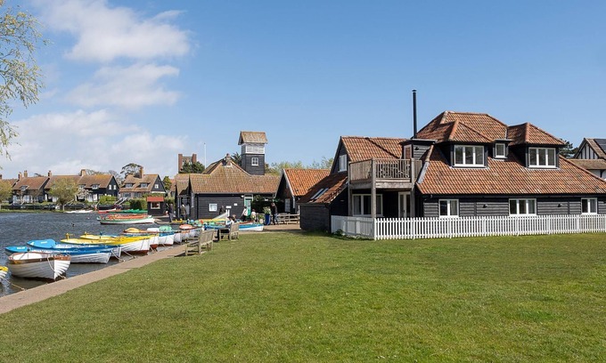 Thorpeness Cottage | Boat Shelter Cottage - sleeps 8 guests in 4 bedrooms