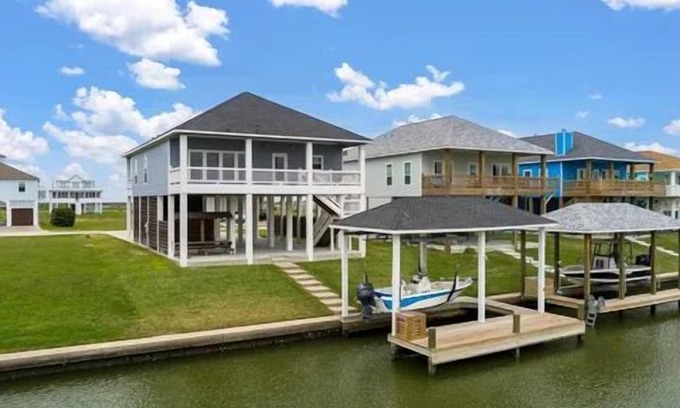 Galveston House | Boaters' paradise, direct access to the Intracoastal, East Bay and Gulf.