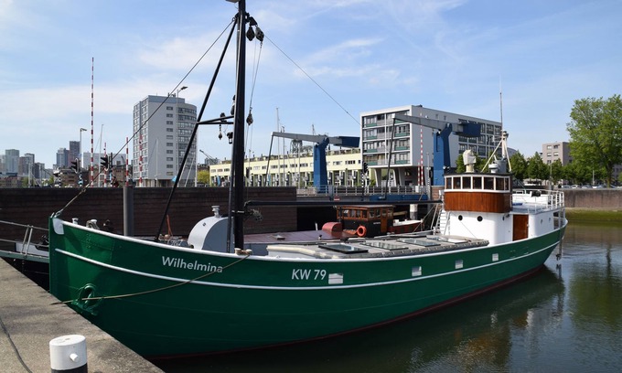 Kop van Zuid Boat Rental | Boathotel Rotterdam Wilhelmina