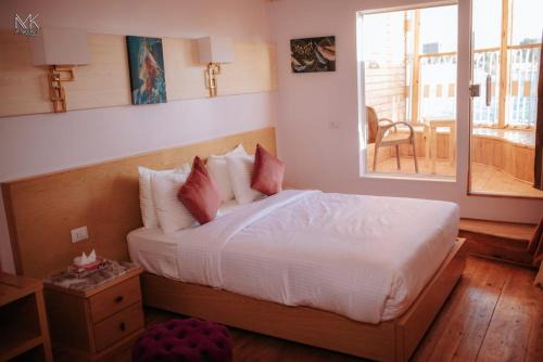 Luxor Hotel | Bob Marley Egyptian Hotel