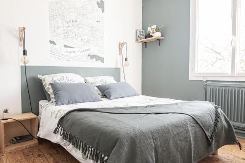 Les Ponts-de-Ce House | Bobby's Beds