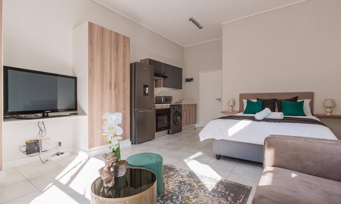 Greater Johannesburg Metropolitan Area Apartment | Bobo's Greenlee Lifestyle Studio Apartment