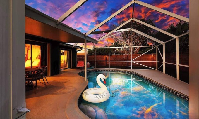 East Boca Raton Villa | Boca Family Fun & Charm - Villa Near Downtown & Beach