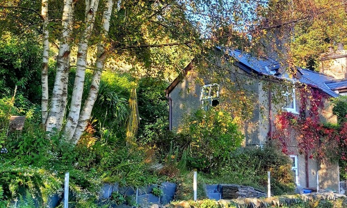 Penrhyndeudraeth Cottage | Bodorwel cottage, next to Ffestiniog Railway