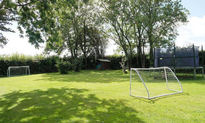 North Tamerton Cottage | Bodrugan; a charming Cornish cottage with grounds and private patio, dogfriendly