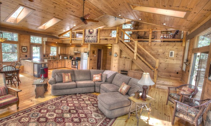 Tiger Cabin | Bogg's Mtn Lodge – 3rd Night Free! See Details Below.