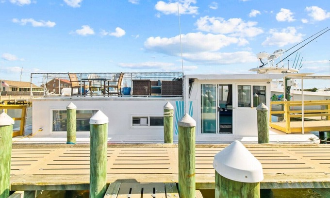 Cedar Point Boat Rental | "BogueLandia" 5 Min from Emerald Isle! 2 Kayaks