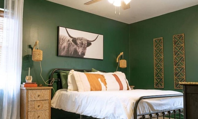 Hinesville House | Bohemian Bliss: Charming 3 bd Retreat w Home Gym