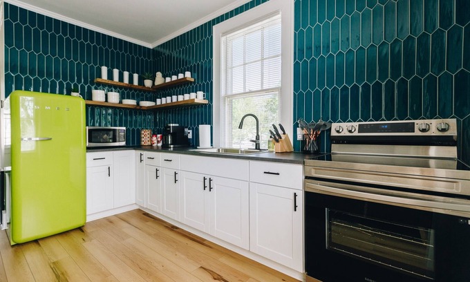 Rock Hill House | Boho Bliss |2 Bd/1Bth Top Floor Unit | King Beds | 5 Min. Walk to Winthrop
