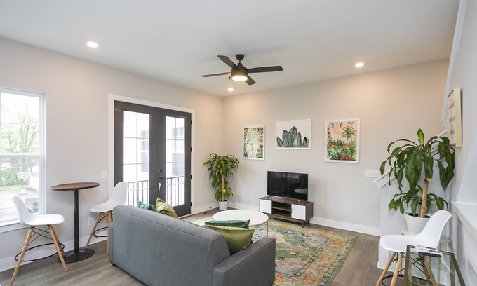 Radnor House | BOHO Boutique Stay |3bd 2ba|10 Minutes to Lower Broadway|