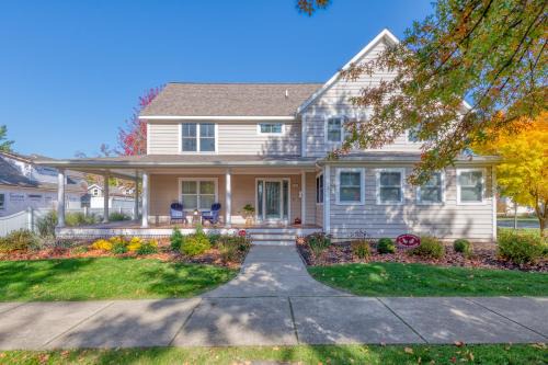 South Haven House | Boho Chateau - Located less than a block to Lake Michigan and Kid's Corner