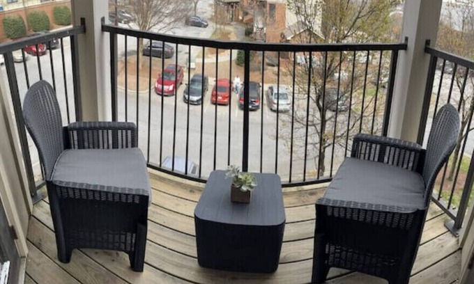 West End Condo | Boho chic condo 5 min to downtown gated community free parking pool
