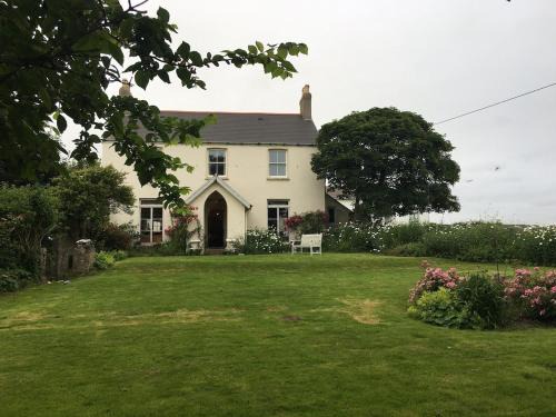 Southerndown House | Boho Family Escape near Dunraven Bay with Sea Views