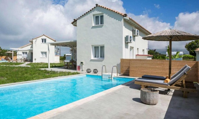 Kounopetra Villa | Boho Kokkino in Lixouri