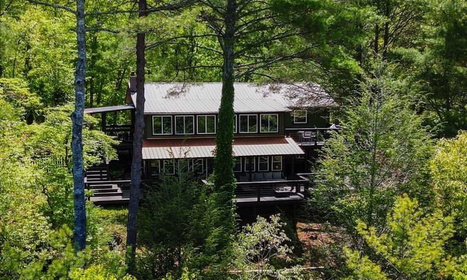 Dahlonega House | Boho Mountain Escape - Mountain Views/River Front/Hot Tub!