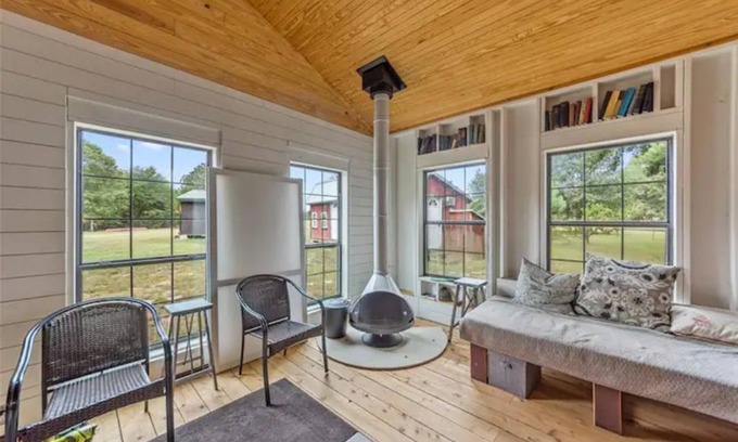 Telephone Cabin | Bois D'arc Bungalows 2-cabin supports 9 guest