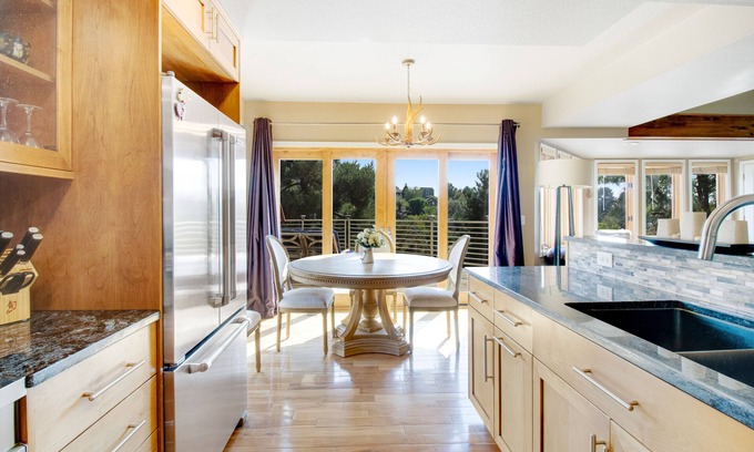 East End House | Boise Gem w/fast WiFi, stunning views, hot tub, hiking nearby, & large deck