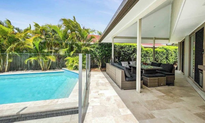 Bokarina House | Bokarina Pool House: Relaxed Coastal Living