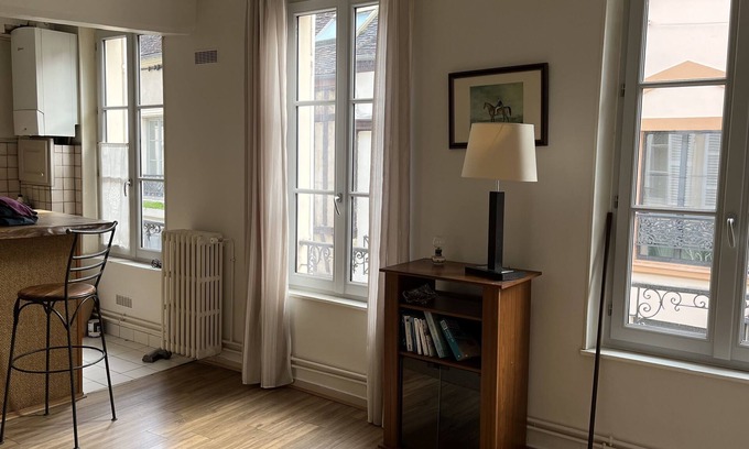 Montfort-l'Amaury Apartment | Bon Souvenir