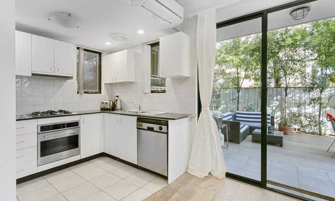 Bondi Beach Apartment | Bondi Beach Garden Apartment