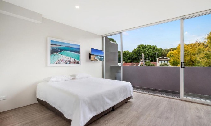 Bondi Apartment | Bondi Beach Studio King Suite + Balcony