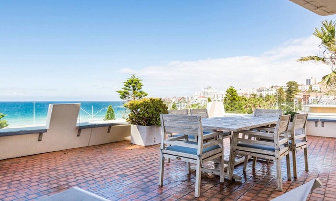 Bondi Beach Apartment | Bondi Beachfront Lifestyle Ocean Views and Parking
