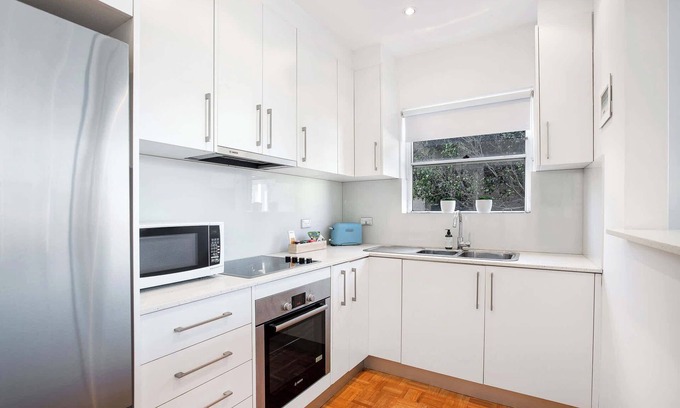 Bondi Beach Apartment | Bondi Getaway - Parking and Walk to the Beach