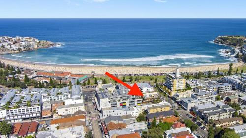 Bondi Beach Apartment | Bondi Ocean Views, Parking, 1 min to Beach
