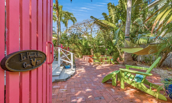 White St. Gallery Apartment | BONITA EN ROSA ~ Charming 2 Bedroom, 1 Bathroom Home w/Pool!