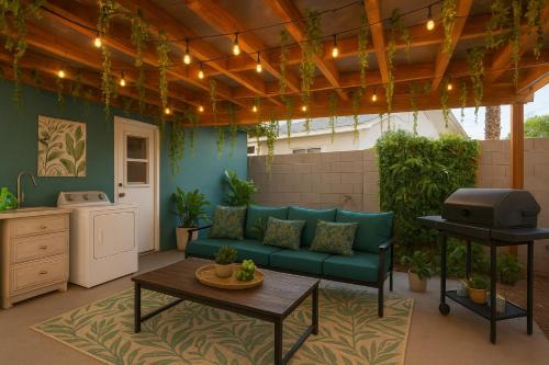 North Las Vegas Hotel | Bonita Home 4 Room- Local VIBE just 12 min to The Strip and Fremont
