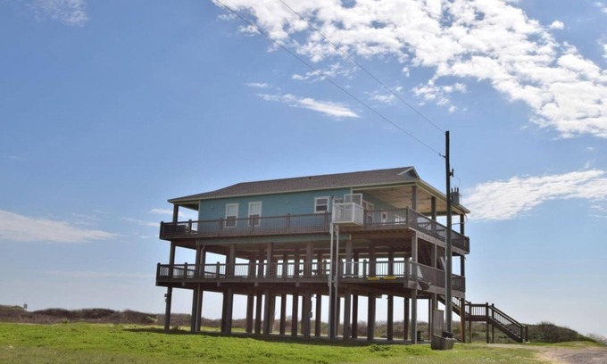 Gilchrist House | Bonita Vista: 3 BR, 2 BA House in Gilchrist, Sleeps 13