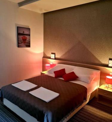 Slavonski Brod Apartment | BoNiToS, SOBE-ROOMS