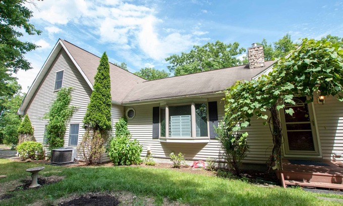 Valois Cottage | Bonkeid Estate: "Relaxing Seneca Lake Getaway!"