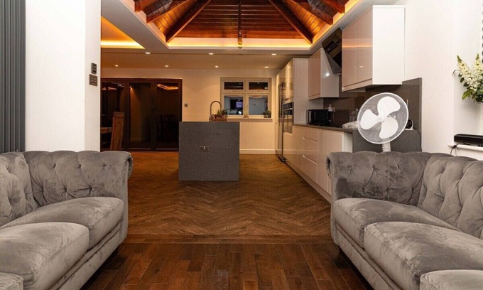 Bumble's Green House | Bonneville House, Private Jacuzzi Modern Interior