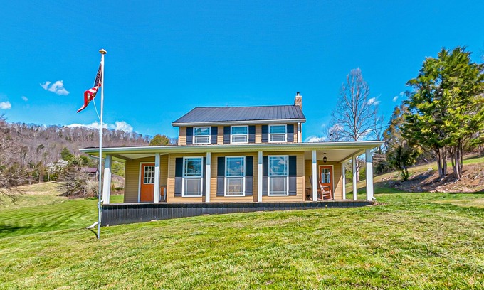 Mohawk Other | Bonnie Blue Farmhouse: Charming home in rural TN!