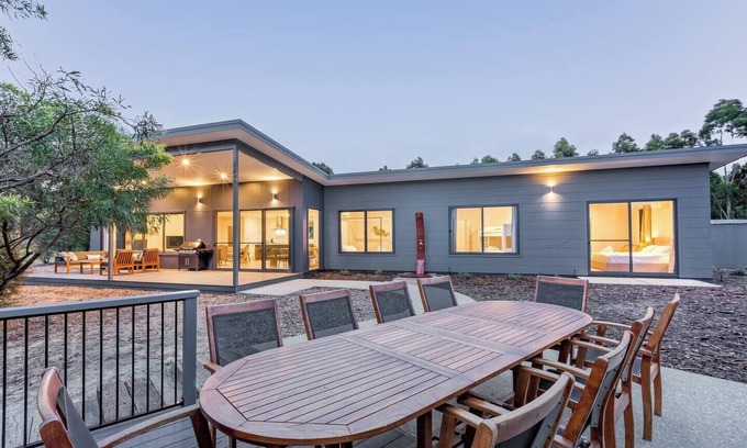 Wilyabrup House | Bonnie Lakeside Relaxation surrounded by Wineries