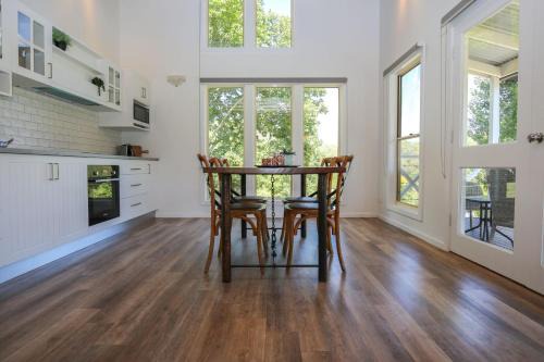 Wandiligong House | Bonnie's Cottage - Peaceful retreat