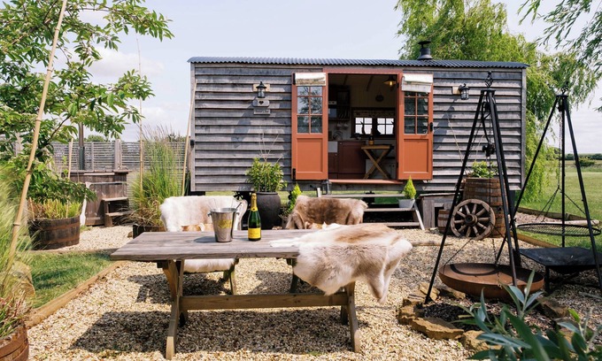Bottesford Cabin | Bonnie's Shepherd's Hut - Wellness & Hot Tub