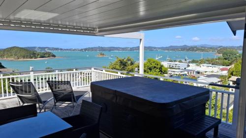 Paihia Villa | Bonnie view spa pool and sauna