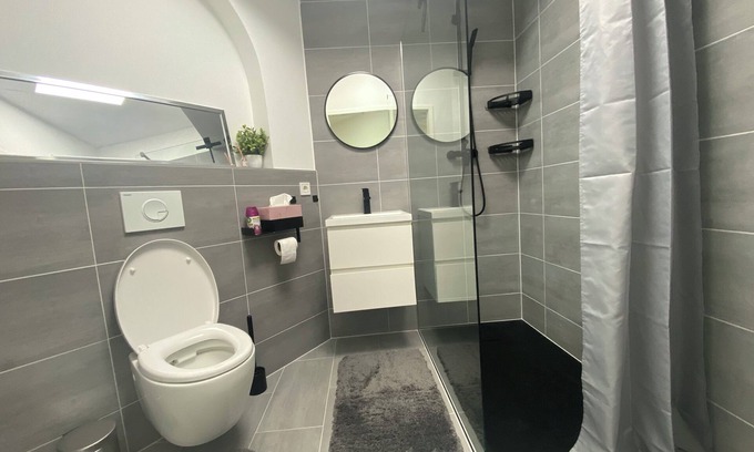 Troisdorf Apartment | bonquartier| Chic, urban oasis with workplace