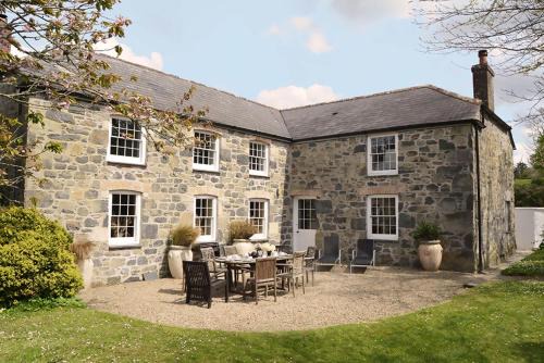 Helston House | Bonython Farmhouse